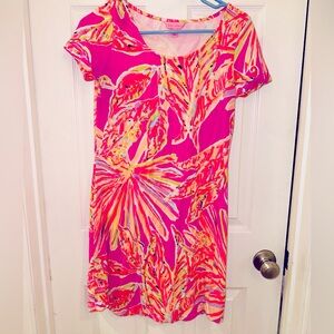 Lilly Pulitzer tropical XS t-shirt dress - perfect for Summer going around town